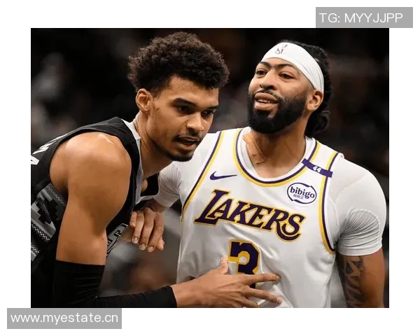 浓眉首节表现惊艳砍下12分3板2帽带领球队取得良好开局